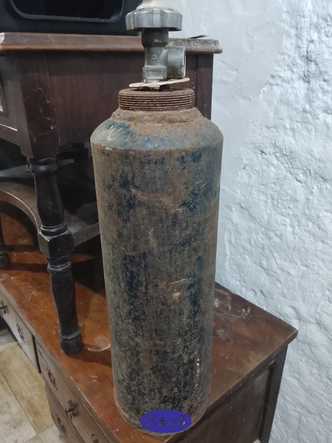 Garrafa de gas pequeña antigua