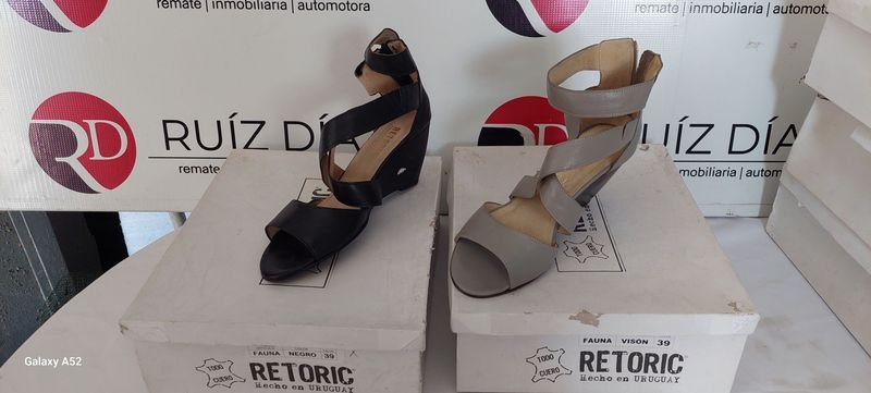 Lote anterior: Zapatos de tacón alto con diseño de cinta