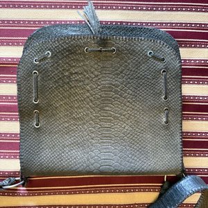 Lote de Bolsos y Sombrero de Ala Ancha Artesanal - imagen 5