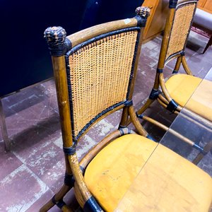 Mesa de Vidrio con Sillas de Caña y Madera - imagen 3