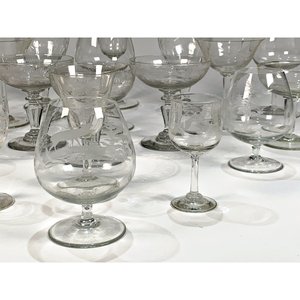 Lote de 18 Copas de Vidrio Hialino: Vino, Coñac, Champán y Licor - imagen 4