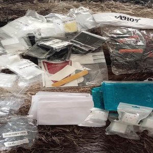 Lote anterior: Lote de Artículos Varios y 6 Remeras sin Marca
