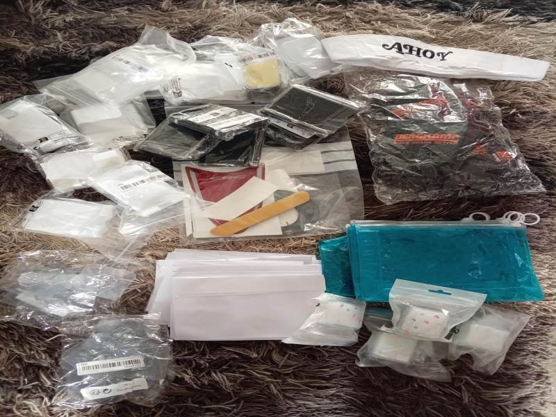Lote de Artículos Varios y 6 Remeras sin Marca