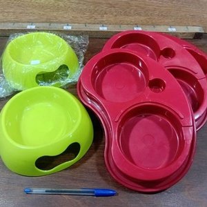 Lote Comederos Nuevos Para Mascotas: 2 Verdes Individuales y 3 Rojos Dobles - imagen 6