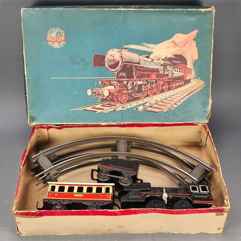 Lote anterior: Colección de trenes de juguete vintage con mecanismo de cuerda