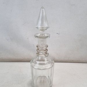 Lote anterior: Licorera de Cristal Transparente con Tallas y Tapón Facetado