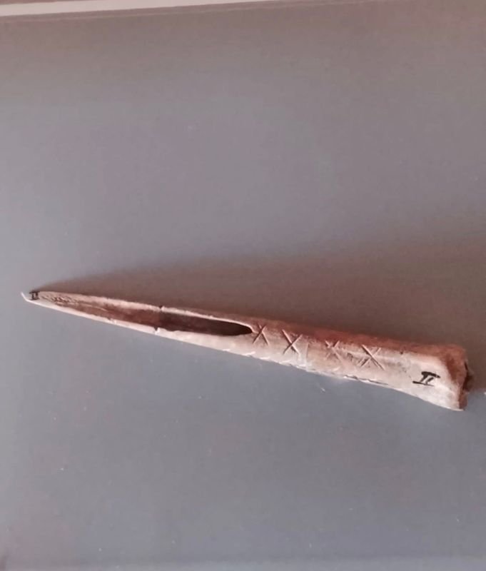 Punzón Indígena para Coser Cuero - Pieza Única Decorada
