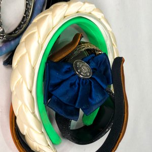 Lote de Vinchas, Broches y Prendedores para Dama - imagen 3