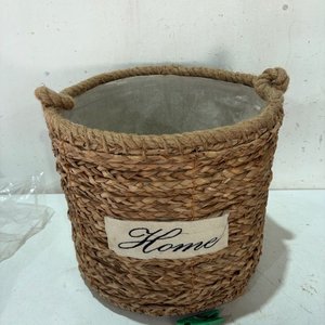 Lote siguiente: Canasto de Yute con Inscripción "Home"