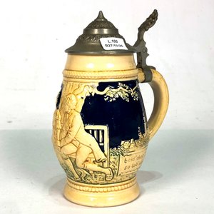 Lote anterior: Jarra de Cerveza Vintage con Tapa Metálica y Escenas Grabadas