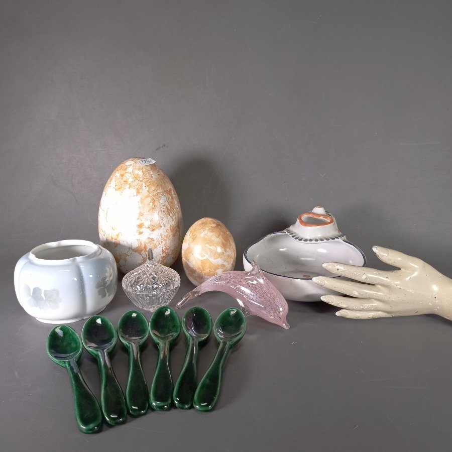 Colección de cerámica y vidrio con diseños florales y geométricos - imagen 6
