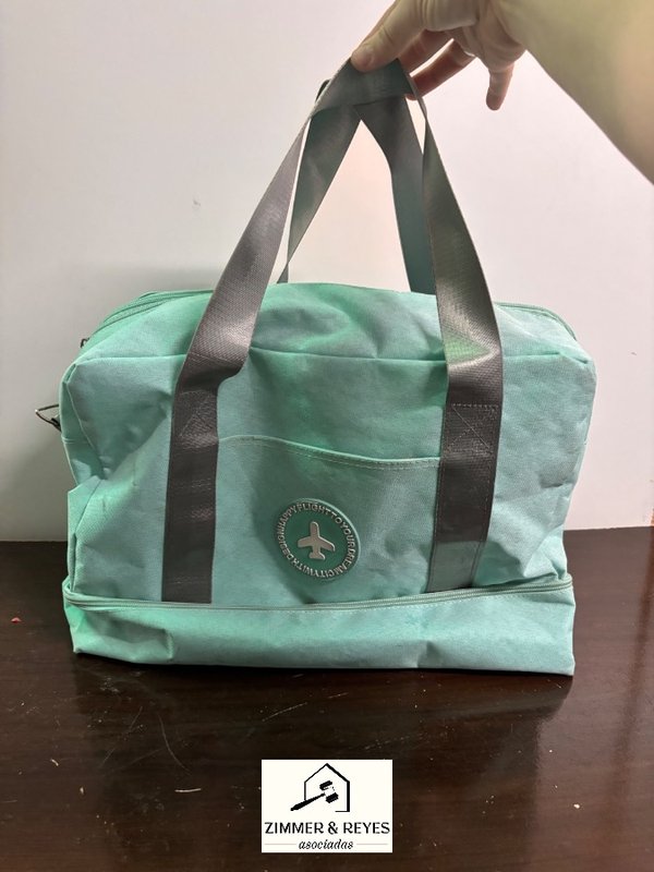 Bolso de Viaje Aqua con Detalles Grises - imagen 1