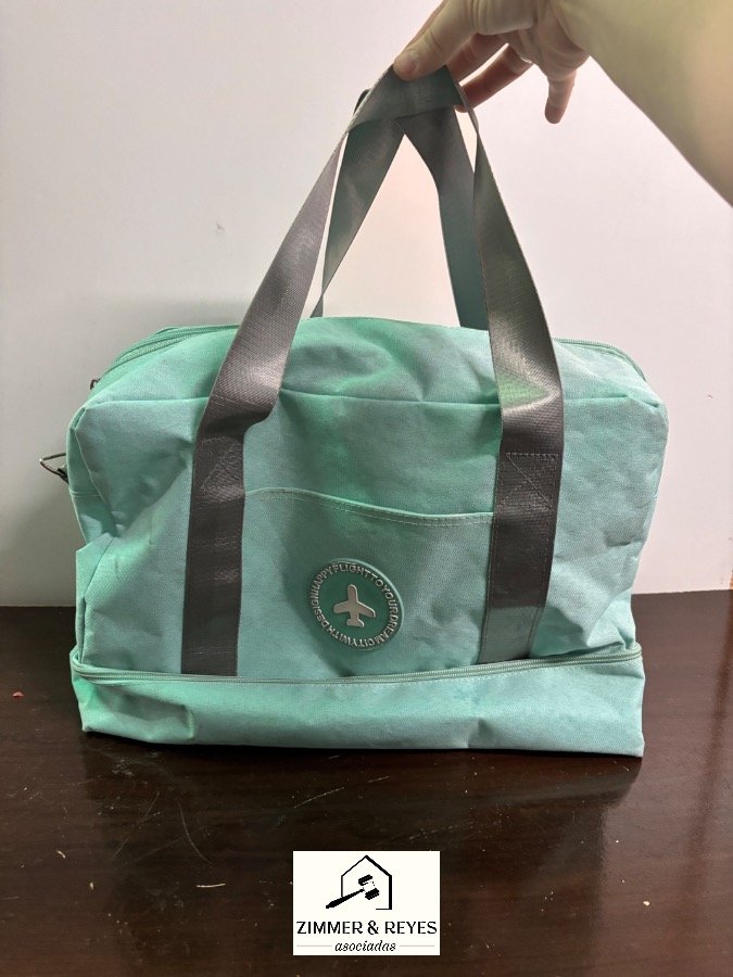 Bolso de Viaje Aqua con Detalles Grises