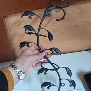 Adorno Metálico con 5 Velas LED Imitación y Base Negra - imagen 4