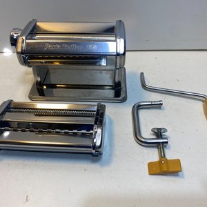 Máquina para Hacer Pasta "Pasta Roller" y Batidora Eléctrica James - imagen 3