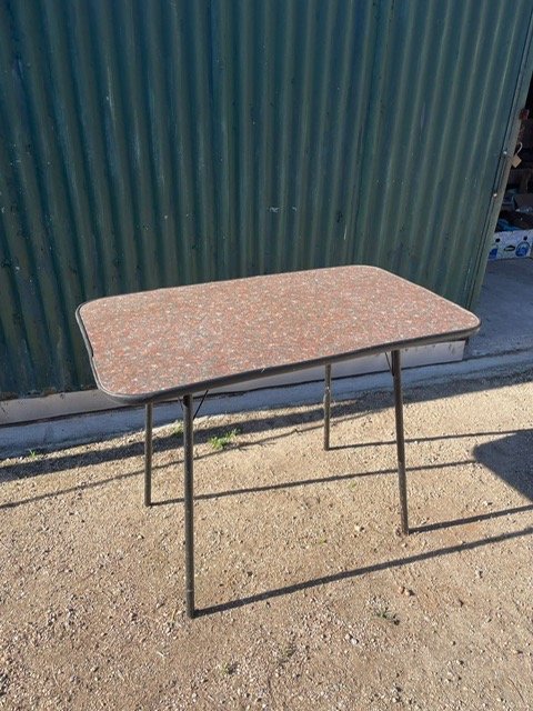 Mesa para 4 personas en buen estado - imagen 3