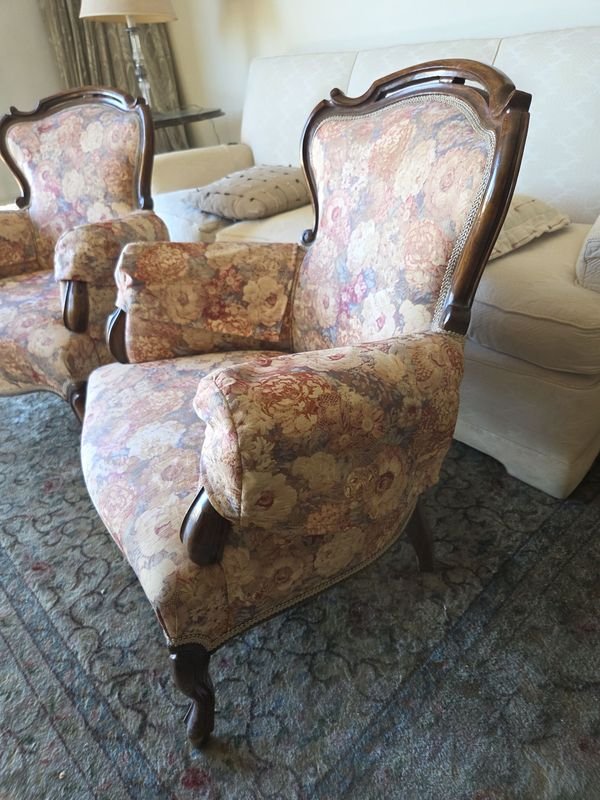 Sillones victorianos tapizados en tela floreada - imagen 7