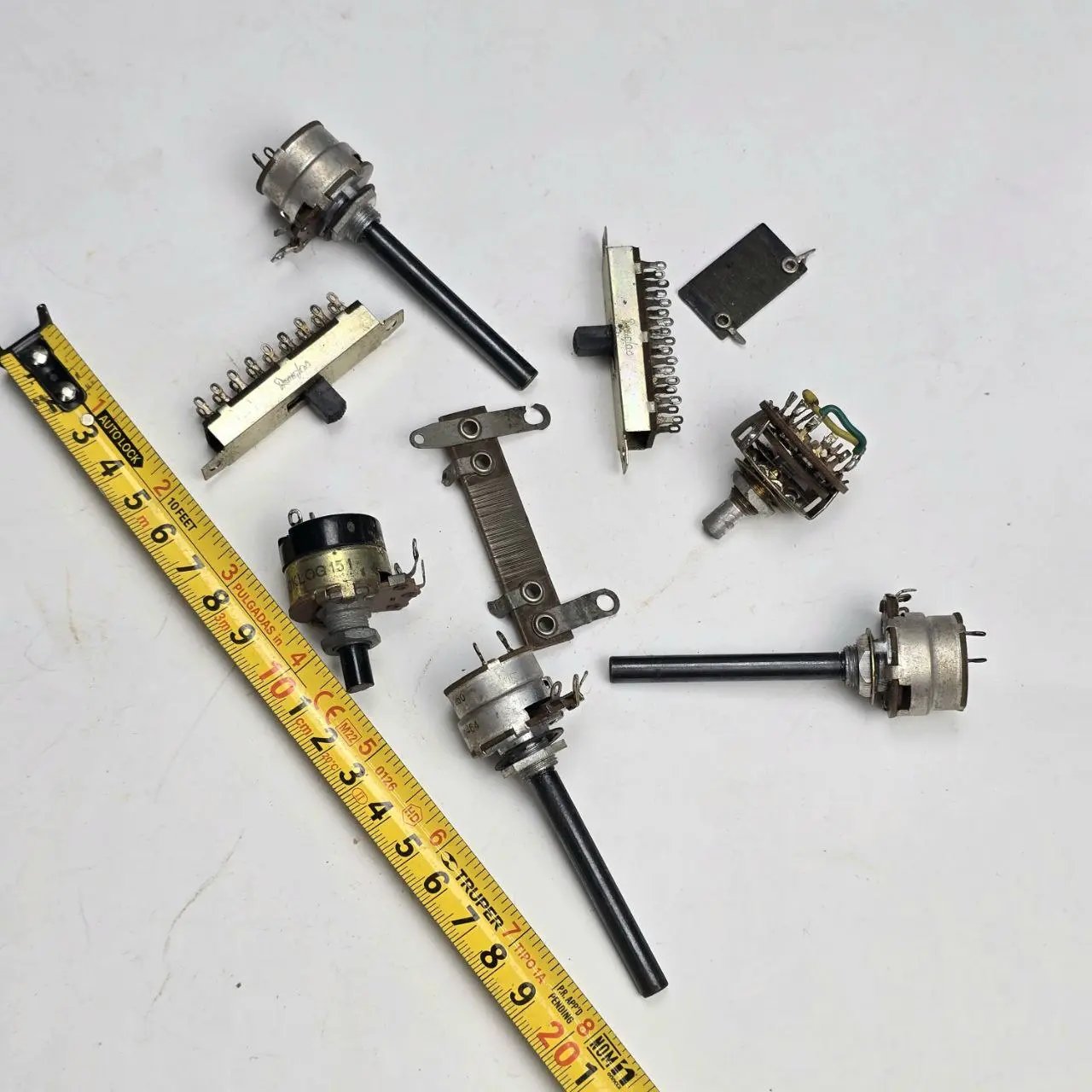 Item lote-18-reostatos-con-llave-y-llaves-varias - Image 2