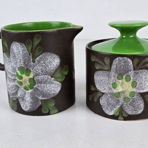 Juego de Té Artesanal de Cerámica con Flores Blancas y Verdes - imagen 6