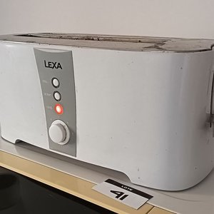Lote siguiente: Tostadora eléctrica marca Lexa - Funciona
