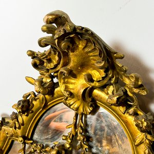 Espejo Francés Antiguo con Marco Esculturado, Coquilla y Guirnaldas - imagen 2