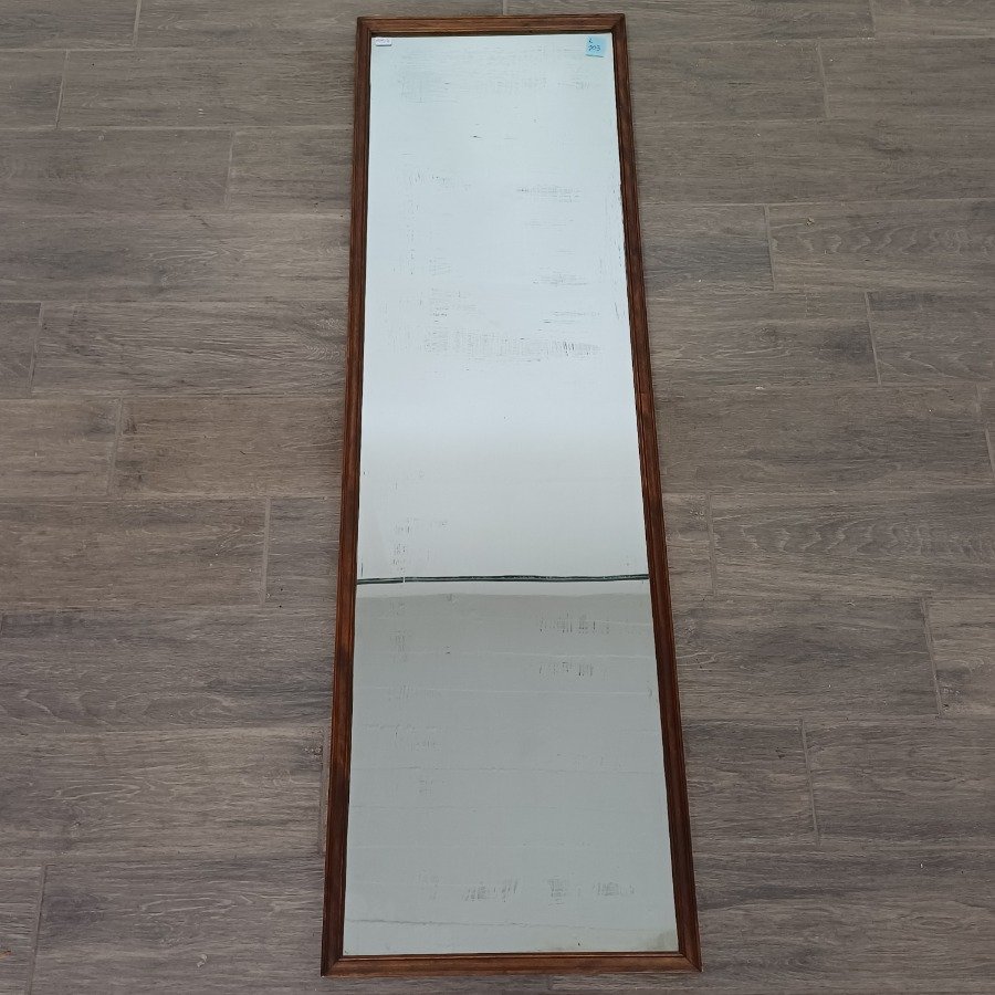 Lote siguiente: Espejo rectangular con marco en madera maciza