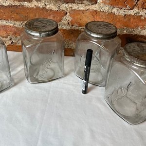 Lote de 4 Frascos Antiguos Coca Cola de Vidrio con Tapa de Aluminio - imagen 3