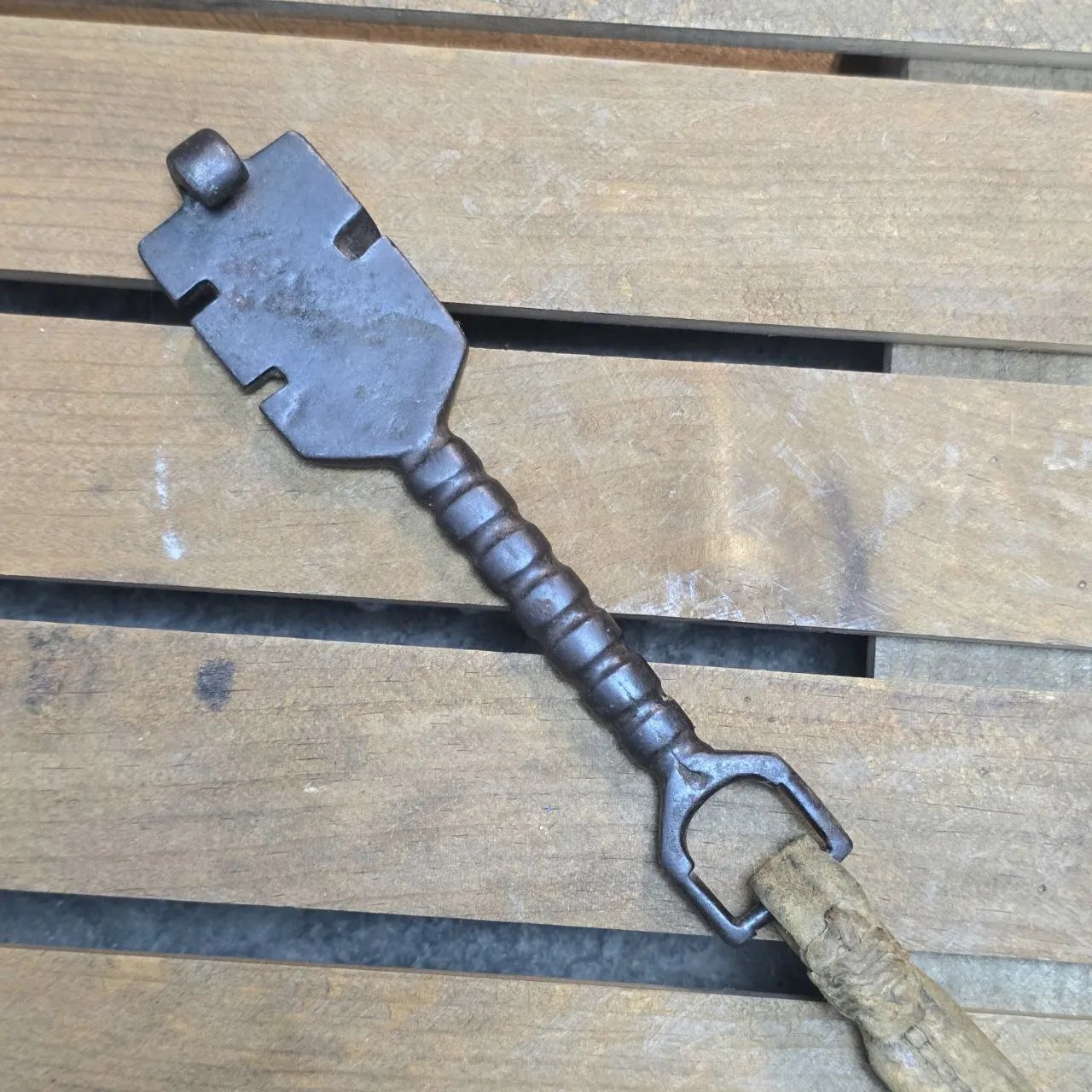 Llave para alambre en buen estado - imagen 2