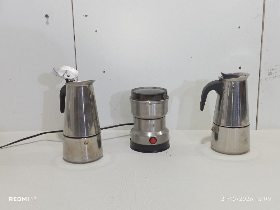Set de Cafeteras Italianas y Molinillo Eléctrico de Café