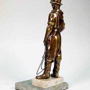 Escultura en Bronce: Gaucho con Lazo sobre Base de Mármol - imagen 4