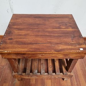 Mesa de Arrimo Rústica de Madera Castaño con Estante Inferior - imagen 2