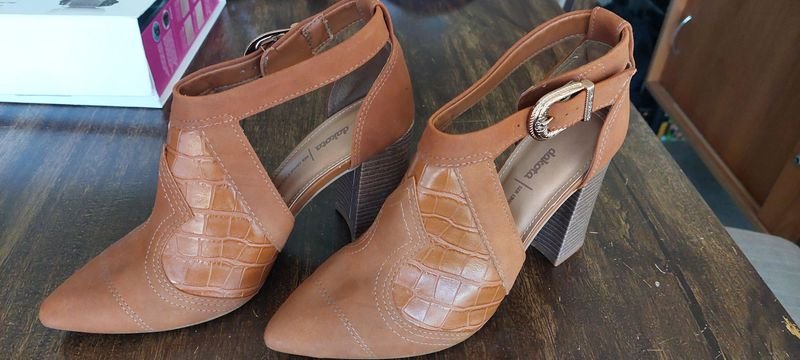 Zapatos de Dama Nuevos en Excelente Condición - imagen 2
