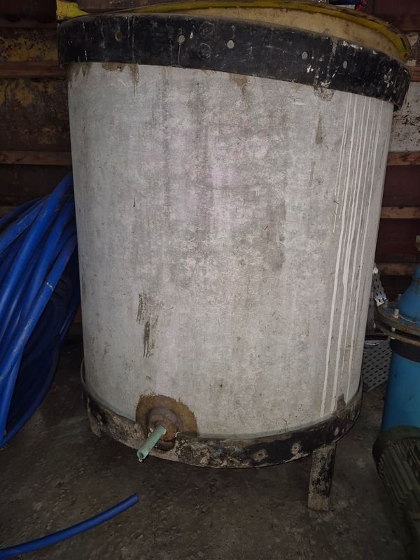 Lote siguiente: TANQUE DE FIBROCEMENTO CON BASE DE HIERRO Y TAPA SUPERIOR