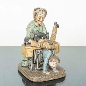 Figura de Porcelana "Abuela y Nieto" Lefton - 12x13x12 cm - imagen 1