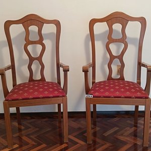 Par de Sillones Sitiales Clásicos en Madera Maciza Lustrada con Tapizado Bordo - imagen 3
