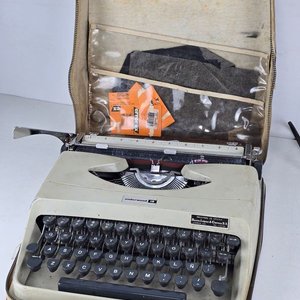 Máquina de Escribir Underwood, Teléfono Antiguo y Reproductor de Cassette Philips - imagen 3