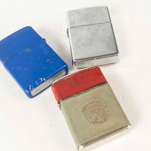 Lote de 3 Encendedores: 2 Zippo y 1 Estilo Vintage - imagen 2