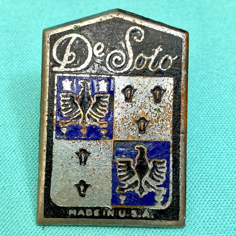 Lote siguiente: Insignia antigua de radio estadounidense DeSoto