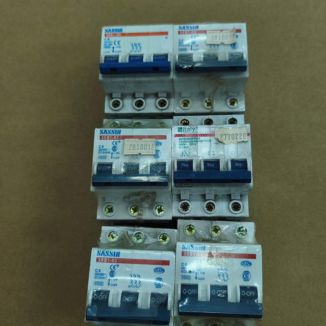 Seis Llaves Térmicas Tripolares Sassin para Tableros Eléctricos