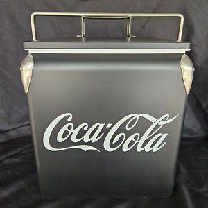Conservadora Coca-Cola Negra de Chapa con Asa Metálica - imagen 2