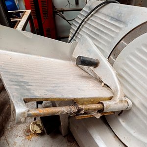 Maquina de cortar fiambres de acero inox , ( no prende ) - imagen 4