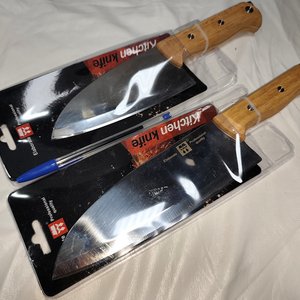 Juego de 2 Cuchillas de Acero Grabado, Mango Remachado, Nuevas en Blíster - imagen 3