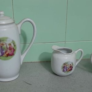 Juego de Café Completo de Porcelana Pintada con Escenas - imagen 2