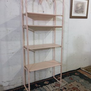 Biblioteca Estilo Art Decó en Caño Rosa con Detalles en Bronce - imagen 3