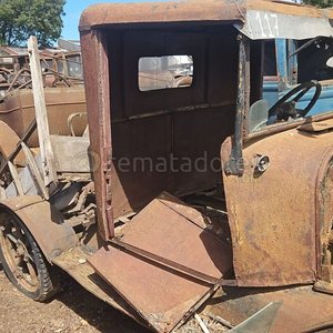 Camioneta Antigua de Colección Oxidada - imagen 2