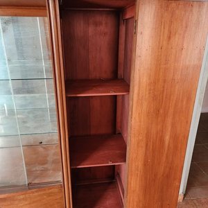 Cristalero Francés de Madera con Cajones y Estantes - imagen 3