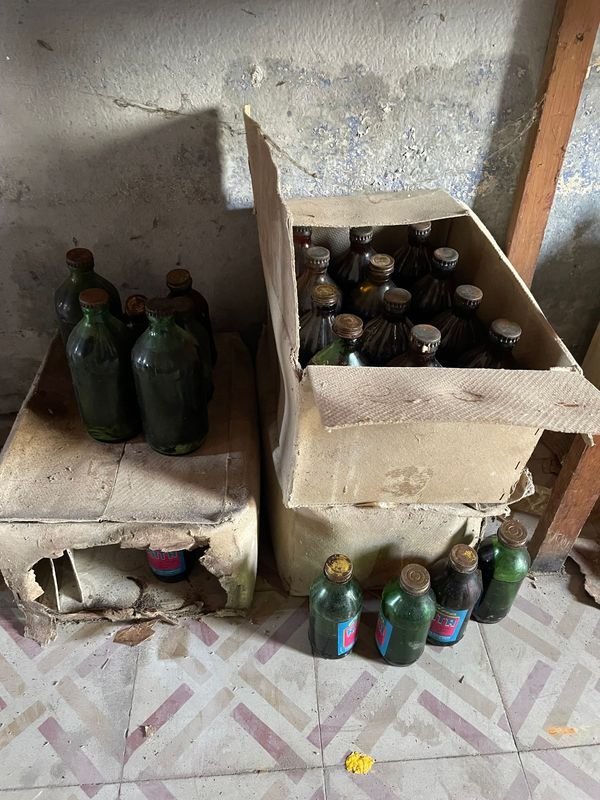 Lote de Creolinas en Botellas de Vidrio Oscuro