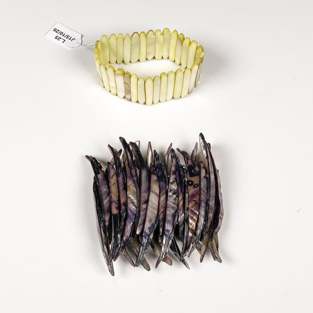 Dos Pulseras de Nácar Natural