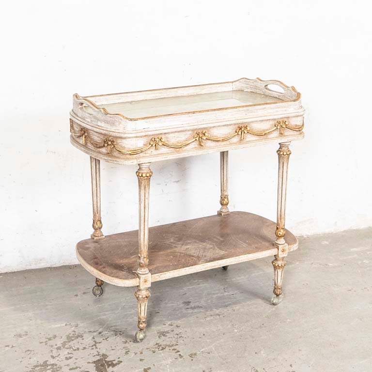 Lote anterior: Mesa bar Luis XVI con detalles en la pátina y lustre