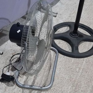 Ventilador de Pie y Mesa Negro Marca Nama - imagen 2